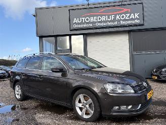 Unfallwagen Volkswagen Passat 1.6 TDI BlueMotion Executive NAVI PDC CRUISE 2013/10