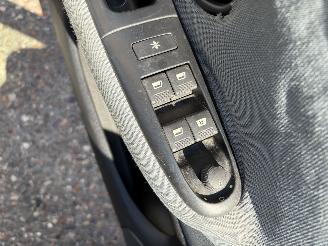 Peugeot 406 1.8-16V STX AIRCO SEDAN NIEUWE APK picture 9