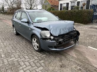 damaged passenger cars Kia Cee d 1.4-16V 2009/3