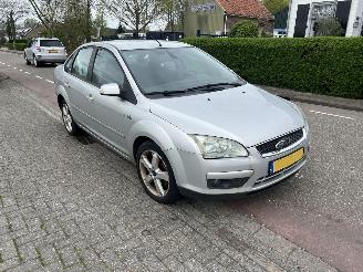 damaged passenger cars Ford Focus 2.0 TDCi 16v Sedan 2006/11