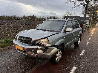 Damaged car Hyundai Tucson 2.0-16V CVVT 4x2 2005/7