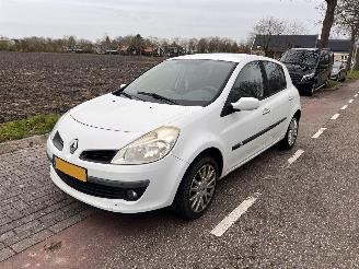 Renault Clio 1.2-16V TCe 100 picture 2