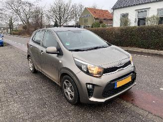 krockskadad bil auto Kia Picanto 1.0-12V 2017/5