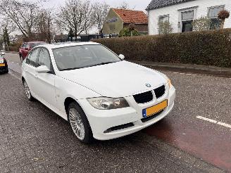 krockskadad bil auto BMW 3-serie 318 2007/8