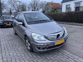 Vaurioauto  passenger cars Mercedes B-klasse 170 2008/1