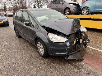 skadebil auto Ford S-Max 2.0-16V Trend 2010/1