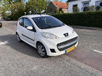 Sloopauto Peugeot 107 1.0-12V 2010/1