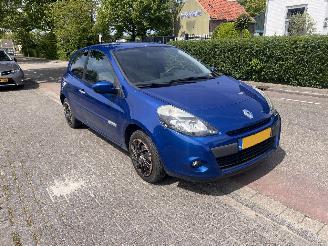 Voiture accidenté Renault Clio 1.2-16v 2010/7