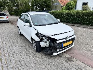 krockskadad bil auto Hyundai I-20 1.2 HP i-Motion 2015/8