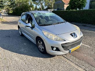 Coche siniestrado Peugeot 207 1.4-16V 2011/2