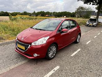 Peugeot 208 1.2 VTi Envy picture 2