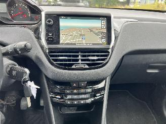 Peugeot 208 1.2 VTi Envy picture 6