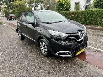 krockskadad bil auto Renault Captur 0.9 TCe Limited 2017/5
