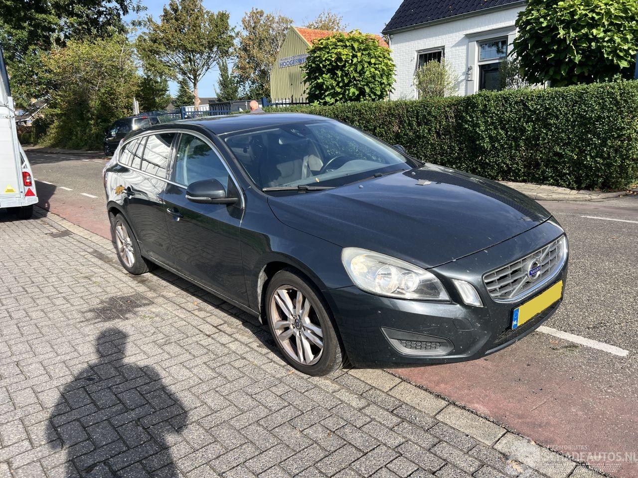 Volvo V-40 2.0 D4 Momentum