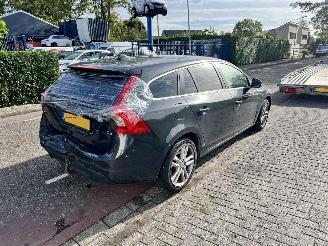 Volvo V-40 2.0 D4 Momentum picture 3