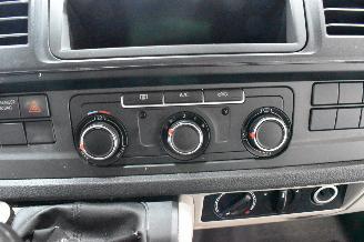 Volkswagen Transporter Kombi picture 29