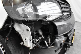 Volkswagen Transporter Kombi picture 9