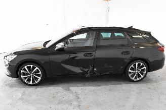 Seat Leon SPORTSTOURER 1.5 eTSI FR LaunchEd picture 4