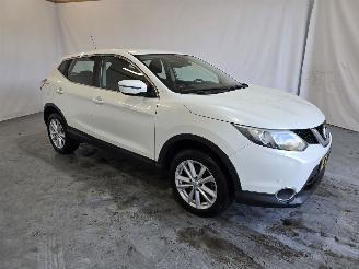 damaged passenger cars Nissan Qashqai 1.2 Connect Edition 2015/3
