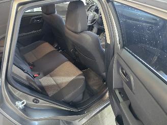 Toyota Auris 1.8 Hybrid Dynamic Ultimate picture 19