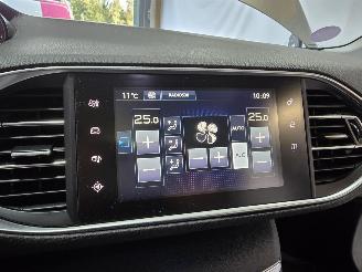 Peugeot 308 SW 1.2 PureT.Blue L. Ex picture 27