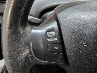 Peugeot 208 1.2 VTi Allure picture 24