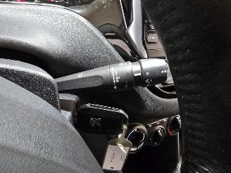 Peugeot 208 1.2 VTi Allure picture 23