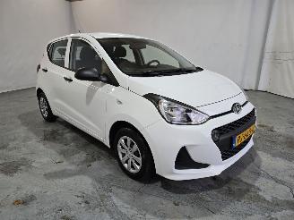Vaurioauto  passenger cars Hyundai I-10 1.0i i-Motion 2017/9