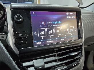 Peugeot 2008 1.2 PureTech Active picture 28