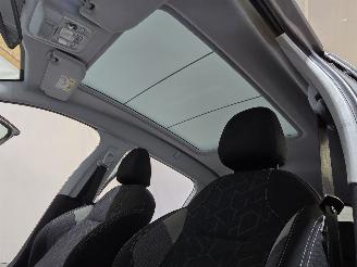 Peugeot 2008 1.2 PureTech Active picture 32