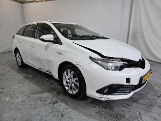 Damaged car Toyota Auris 1.8 Hybr. Aspiration 2015/9