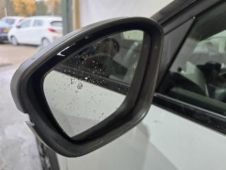 Peugeot 2008 1.2 Hybrid 145 GT picture 12