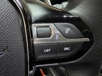 Peugeot 2008 1.2 Hybrid 145 GT picture 34