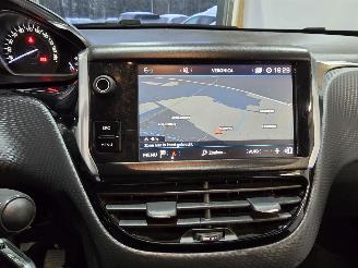 Peugeot 2008 1.2 PureTech Allure picture 27