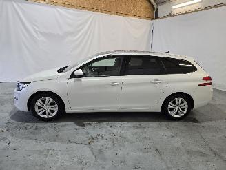 Peugeot 308 1.2 PureTech Blue Lease Executive picture 4