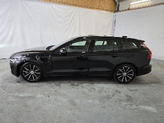 Volvo V-60 2.0 T6 Plug-in hybrid AWD Plus Dark picture 5