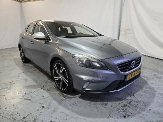 skadebil auto Volvo V-40 2.0 D2 R-Design Bns 2015/7