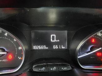 Peugeot 208 1.2 PureT. Blue Lion picture 21