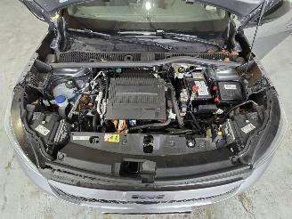 Peugeot e-2008 EV GT 54 kWh picture 17