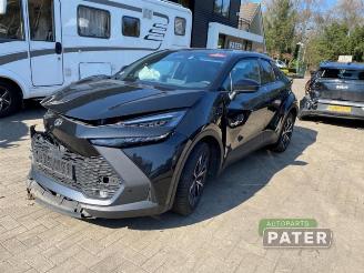 Coche siniestrado Toyota C-HR C-HR (X2,H2), SUV, 2023 1.8 16V Hybrid 140 2025/2
