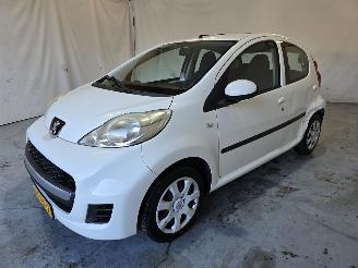 Peugeot 107 1.0-12V XS picture 3