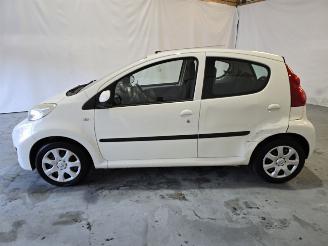 Peugeot 107 1.0-12V XS picture 4