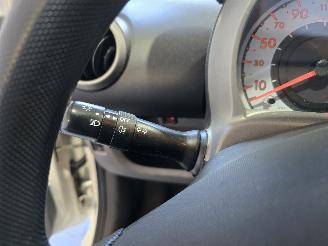 Peugeot 107 1.0-12V XS picture 23