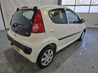 Peugeot 107 1.0-12V XS picture 7