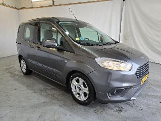 krockskadad bil bedrijf Ford Transit Courier Van 1.5TDCI Limited 2018/11