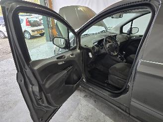 Ford Transit Courier Van 1.5TDCI Limited picture 19