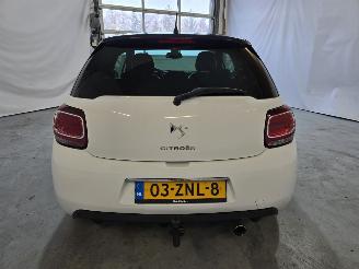 Citroën DS3 1.2 VTi So Chic picture 6