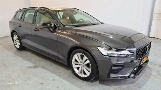 krockskadad bil auto Volvo V-60 2.0 B3 Plus Dark 2022/9