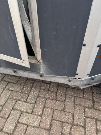 -  Titan Jelsum paardentrailer picture 11