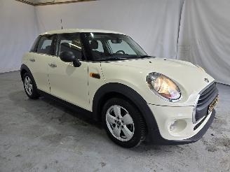 Schadeauto Mini One 1.2 One Business 2017/9